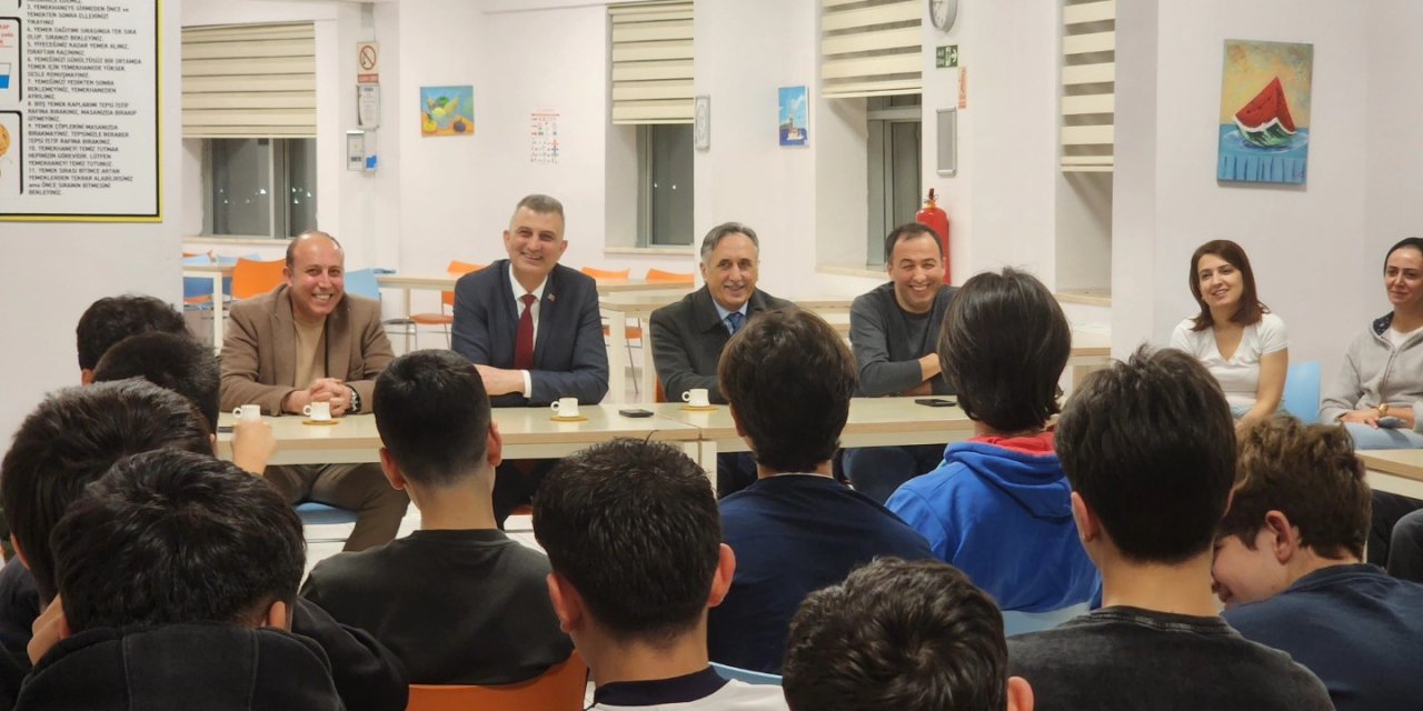 Gençlerle İftar Sofrasında Buluşma