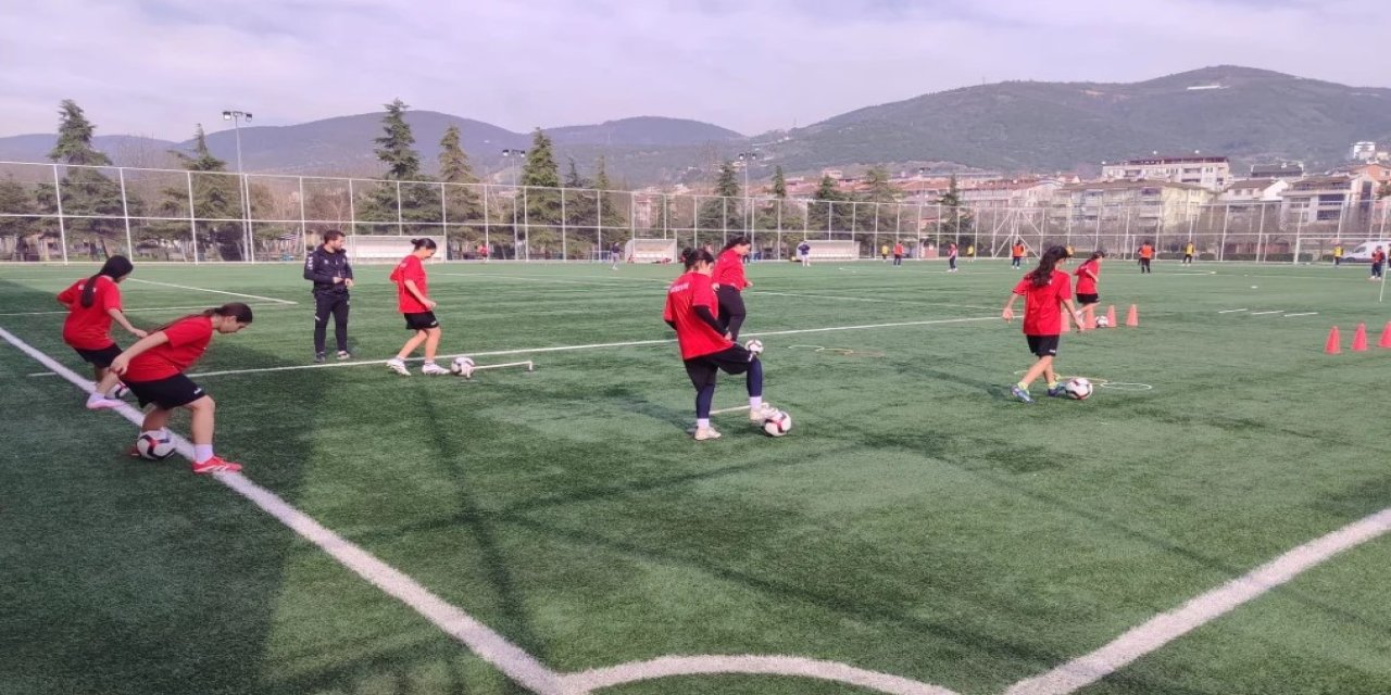 Körfez’in genç kızları  lige hazırlanıyor