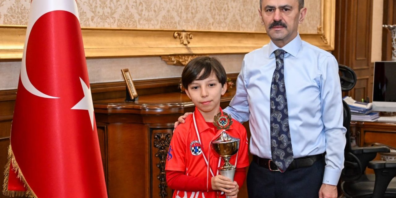 Şampiyon, Vali  Aktaş’ı Ziyaret Etti