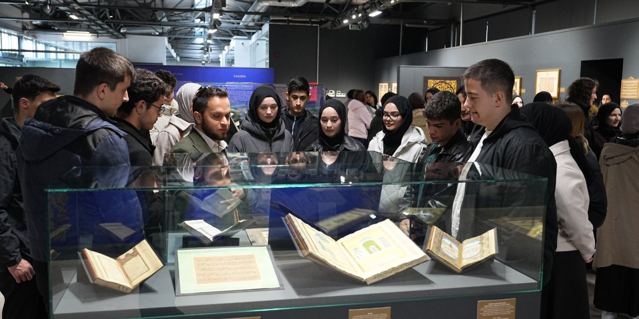 Gençler, “Mukaddes Emanetlere” sahip çıkıyor