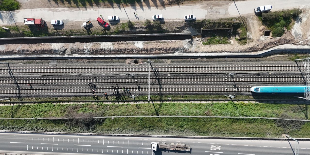 Kocaeli'de yüksek hızlı trenin çarptığı kişi hayatını yitirdi