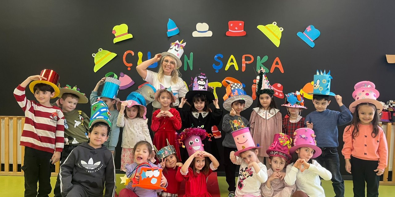 Şapkalar konuştu, renkler gülümsedi