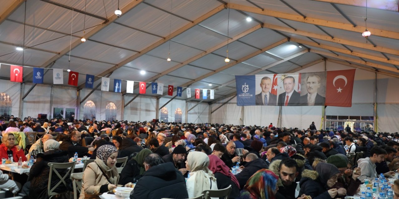 İzmit’in kalbi Büyükşehir Ramazan Çadırı’nda atıyor