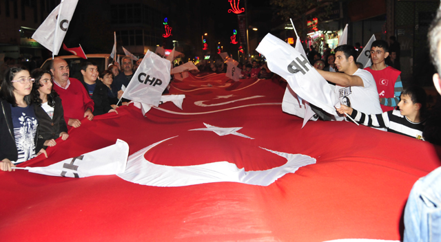 Çayırova Cumhuriyet için yürüdü