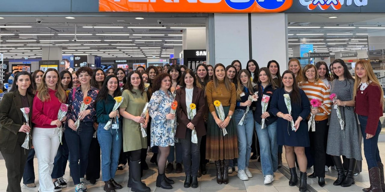Teknosa 8 Mart’ı kadın  çalışanlarıyla kutladı