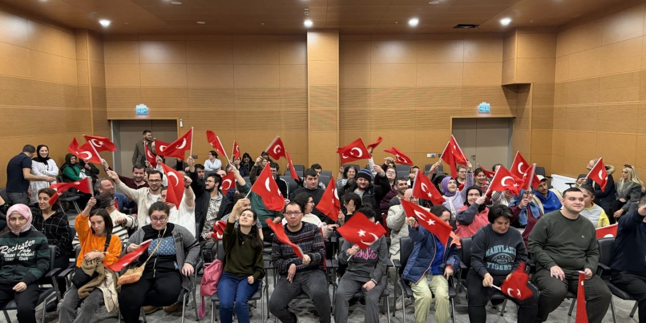 Beyaz Kalpler, Mehmet Akif Ersoy’u andı