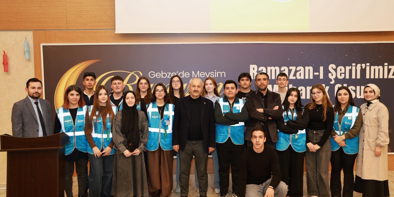 Büyükgöz, İftar Sofrasında  Gençlerle Bir Araya Geldi