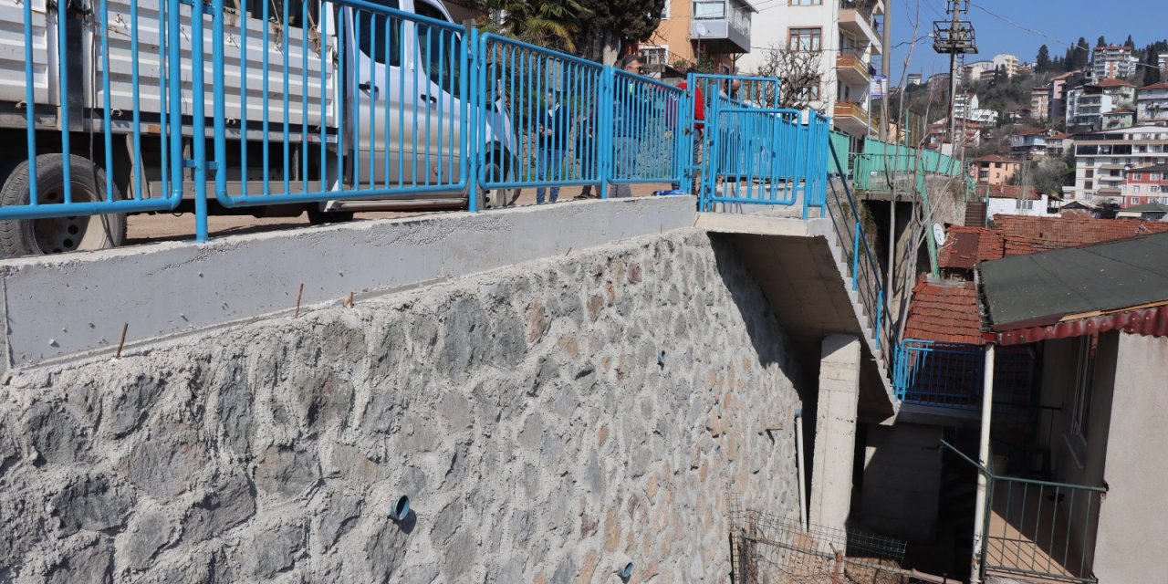 Taş duvar çalışmasını tamamlandı