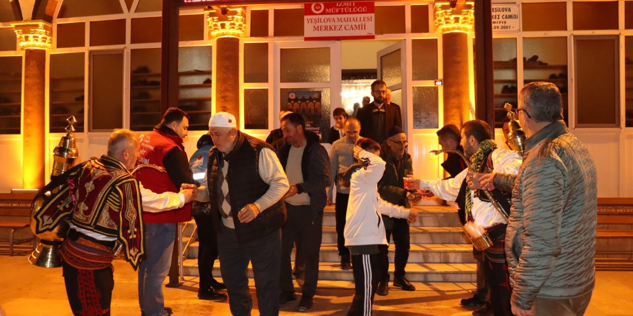 Yeşilova’da teravih sonrası ikram