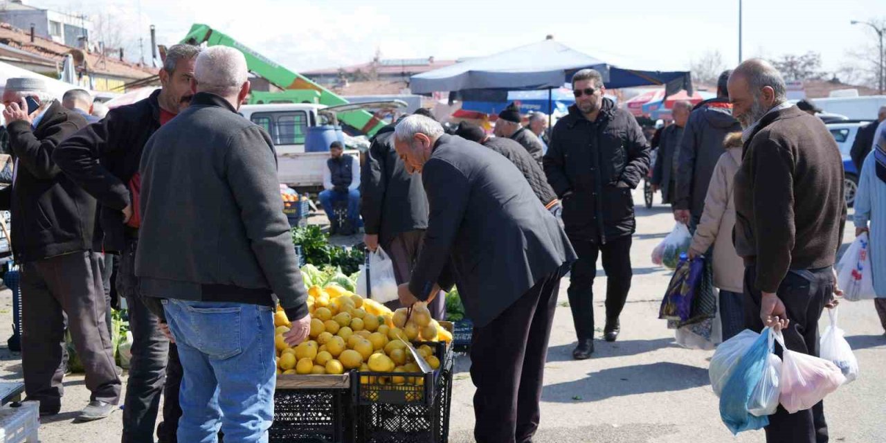 Ticaret satış hacmi yıllık yüzde 7,6 arttı