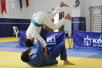 DARICA’DA KUŞAK HEYECANI