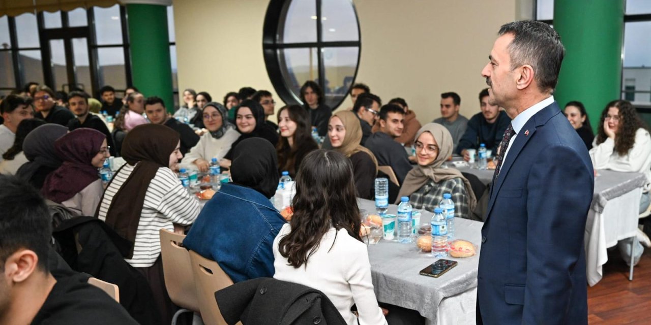 Vali Aktaş, Kocaeli Üniversitesi Elektronik Haberleşme Kulübü Programında