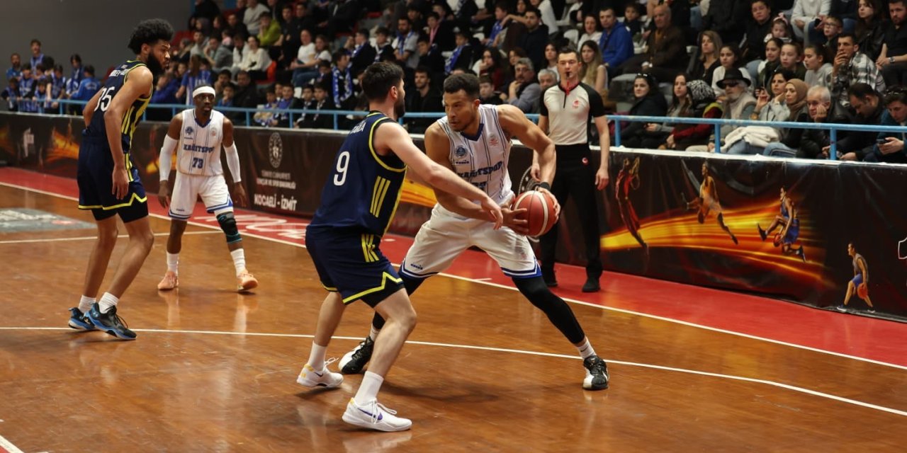 Türkiye Basketbol Ligi: Kocaeli BŞB Kağıtspor: 73 – Fenerbahçe Koleji: 84