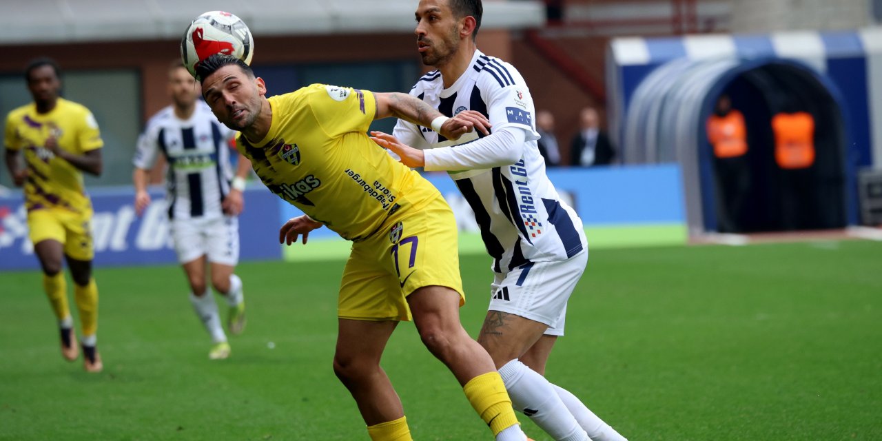 Trendyol Süper Lig: Kasımpaşa: 1 - Eyüpspor: 0 (İlk yarı)