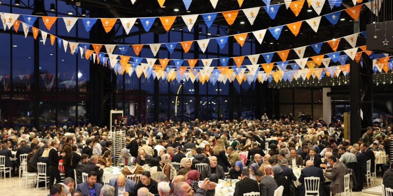 3 bin kişi aynı sofrada oruçlarını açtı