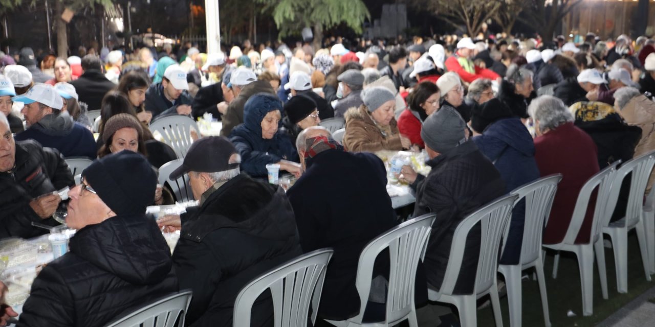İftar sofrasını bu kez Yahya Kaptan’da kurdu