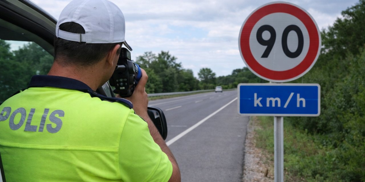 Bayram Tatilinde Yola Çıkacaklar Dikkat! Hız İhlaline 30 Bin TL’ye Kadar Ceza