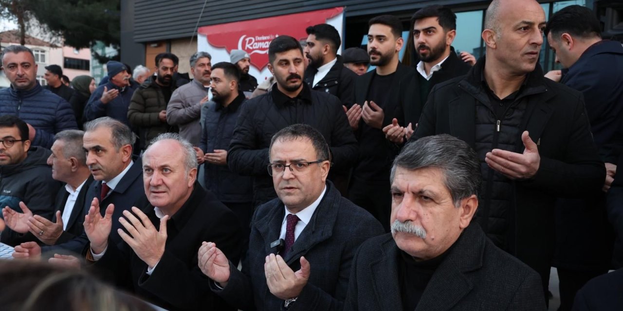 Kadir Gecesi´nde Binlerce  Kişi Aynı Sofrada Buluştu