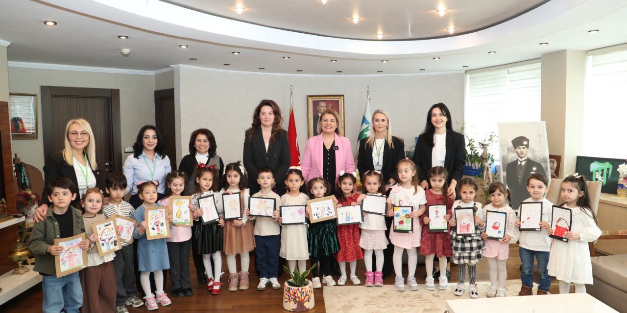 Miniklerden Fatma Başkan’a bayram sürprizi