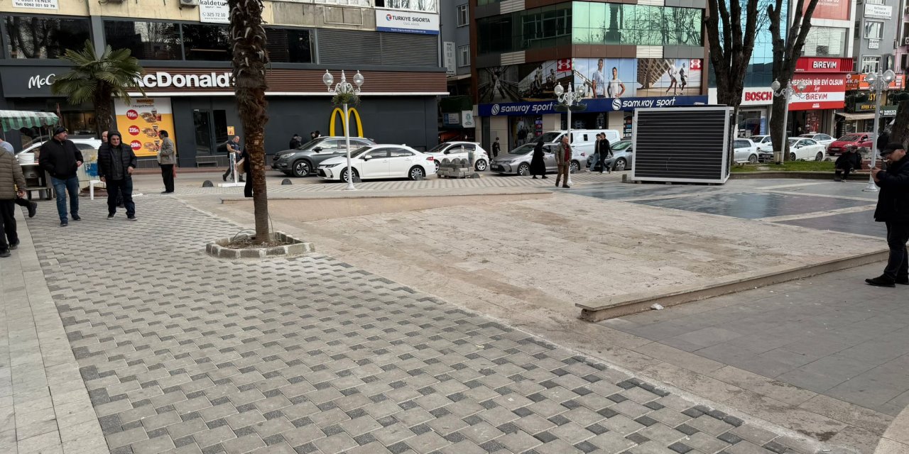 Fevziye Parkı’nda estetik kaldırım düzenlemesi