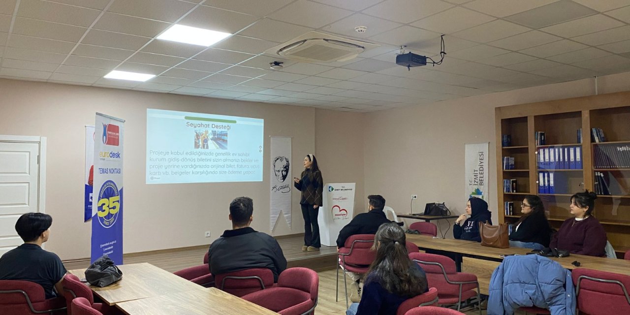 İzmit Belediyesinden gençlere   uluslararası fırsat rehberi