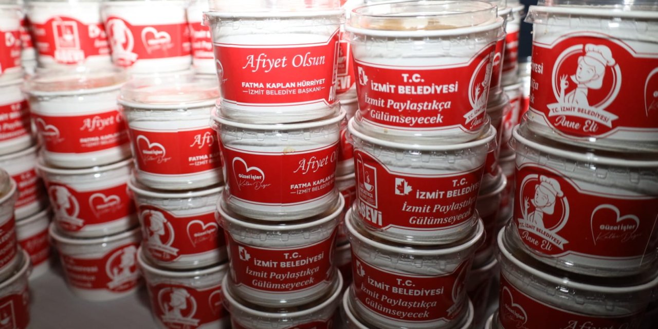 İzmit Belediyesinden Çanakkale Şehitleri için helva ikramı