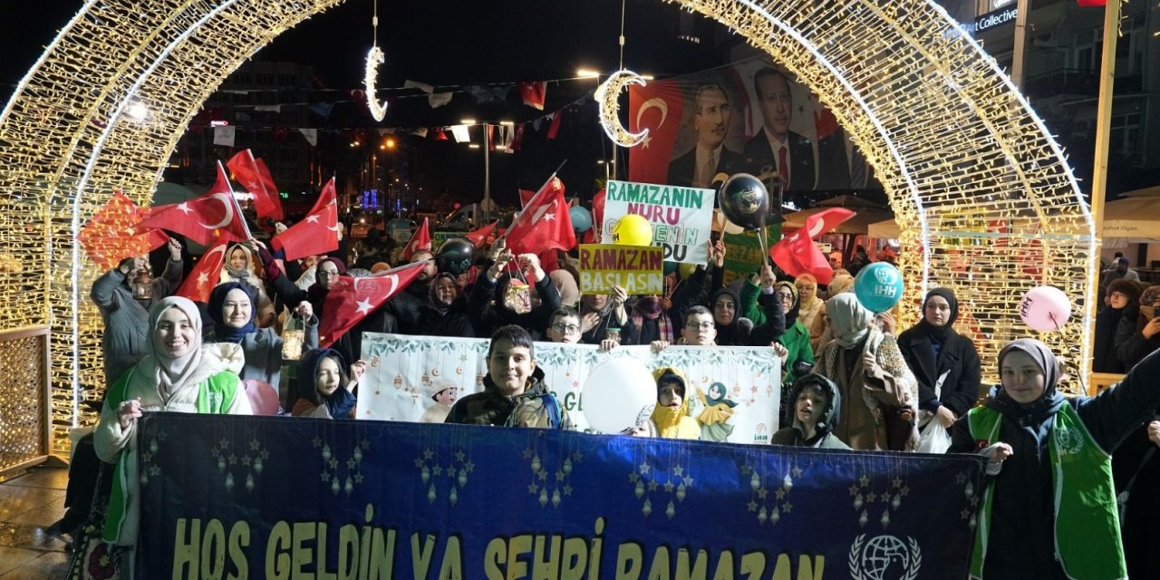 İzmit Kent Meydanı’nda Ramazan dopdolu geçti