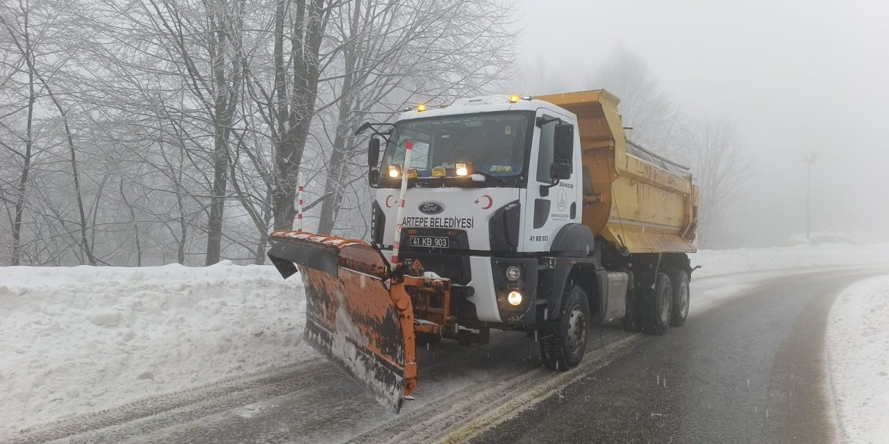 Kartepe’de Bayramda Kar Mesaisi