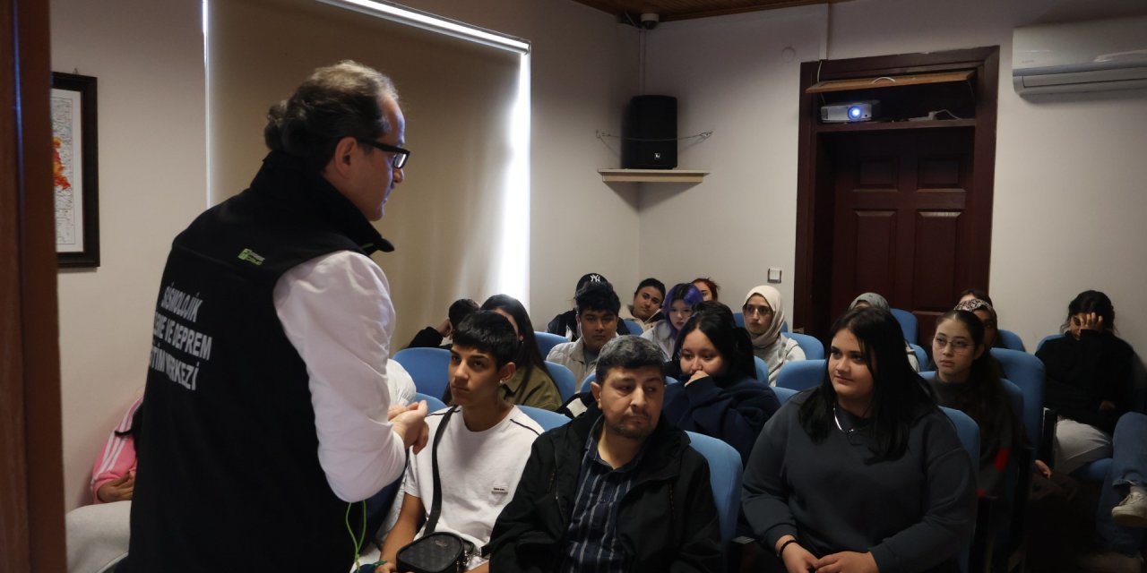 Beyaz Kalpler deprem gerçeğini deneyimledi