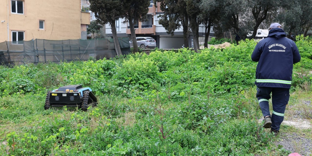 Yeşil alanda uzaktan  kumandalı robot dönemi