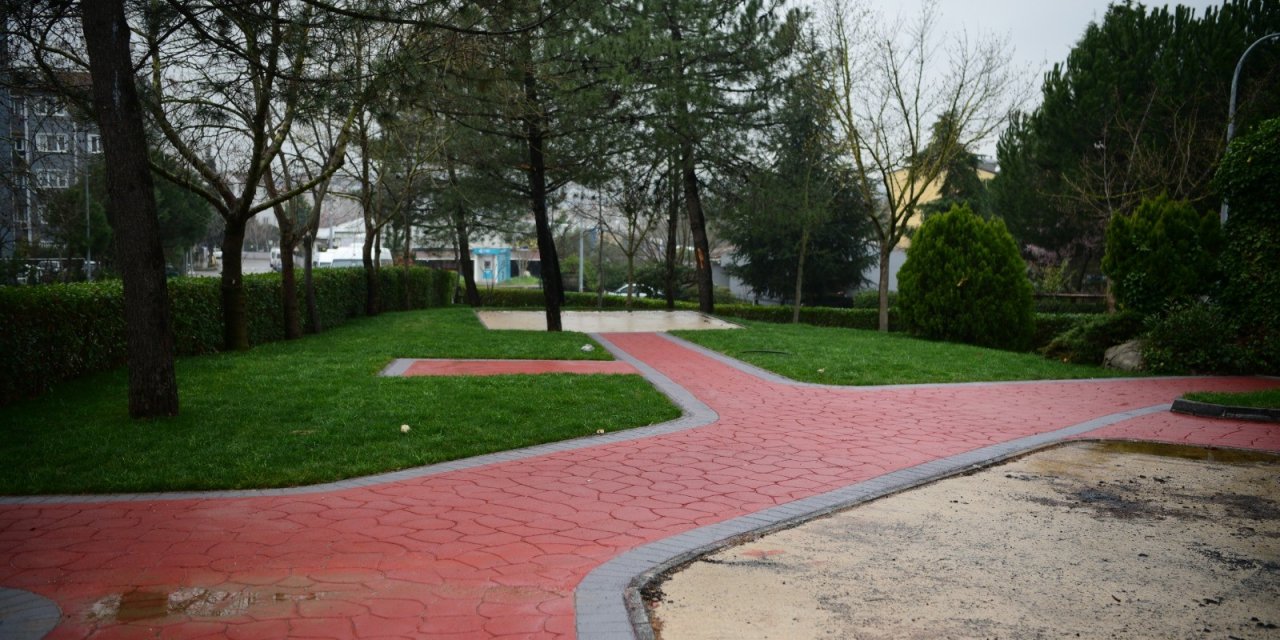 Çayırova'da yeşil alanlarda revizyon mesaisi