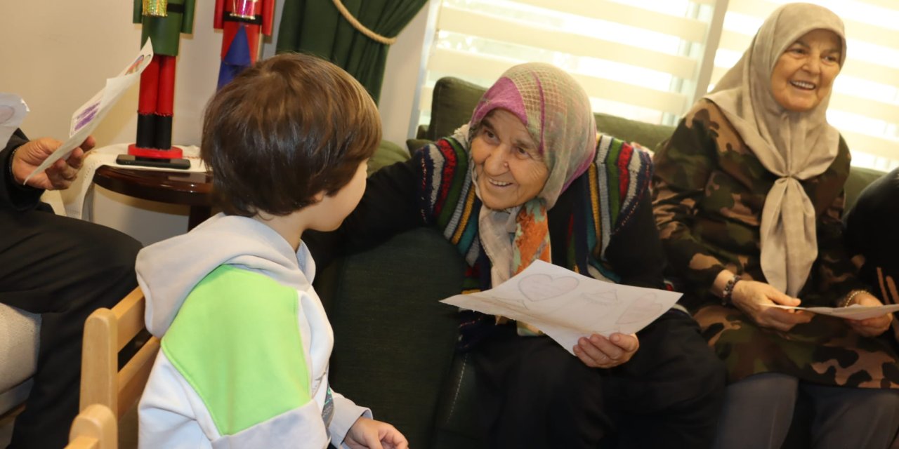 Miniklerden yaşlılar  haftasında anlamlı ziyaret