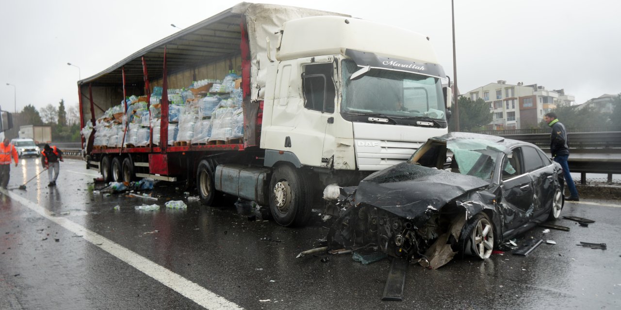 TEM'de 6 araç birbirine girdi