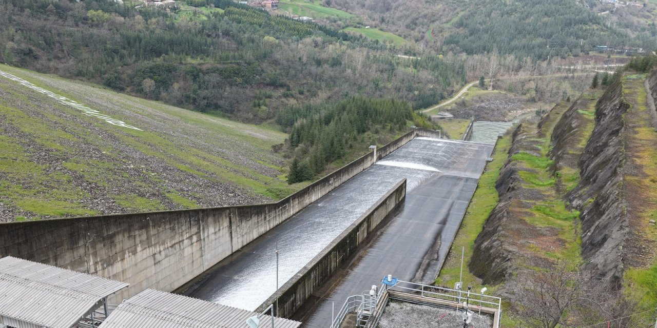 Yuvacık Barajı’ndan, özel hatla Sapanca Gölü’ne aktarılıyor