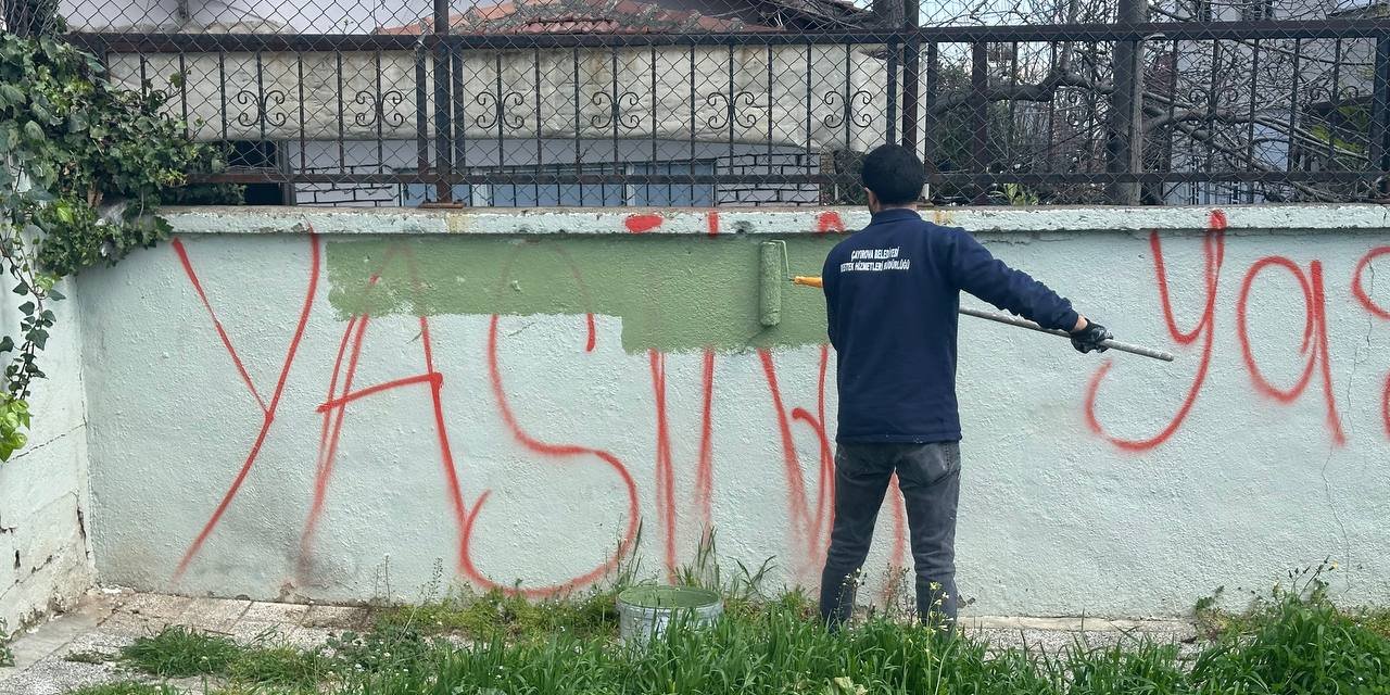 Çayırova’daki parkların  duvarlarında bakım çalışması