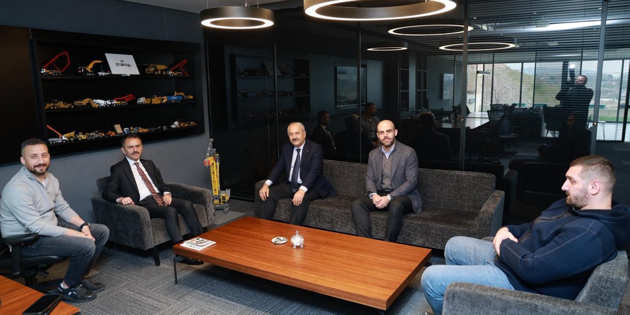 Vali Aktaş, Gebzespor Başkanı  Yusuf Öztürk'ü Ziyaret Etti