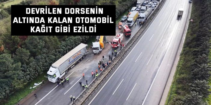 Devrilen dorsenin altında kalan otomobil kağıt gibi ezildi
