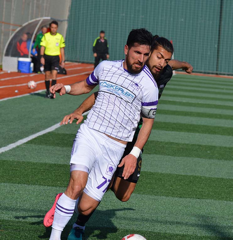 TEKMEYE KAFA SOKAN FUTBOLCU