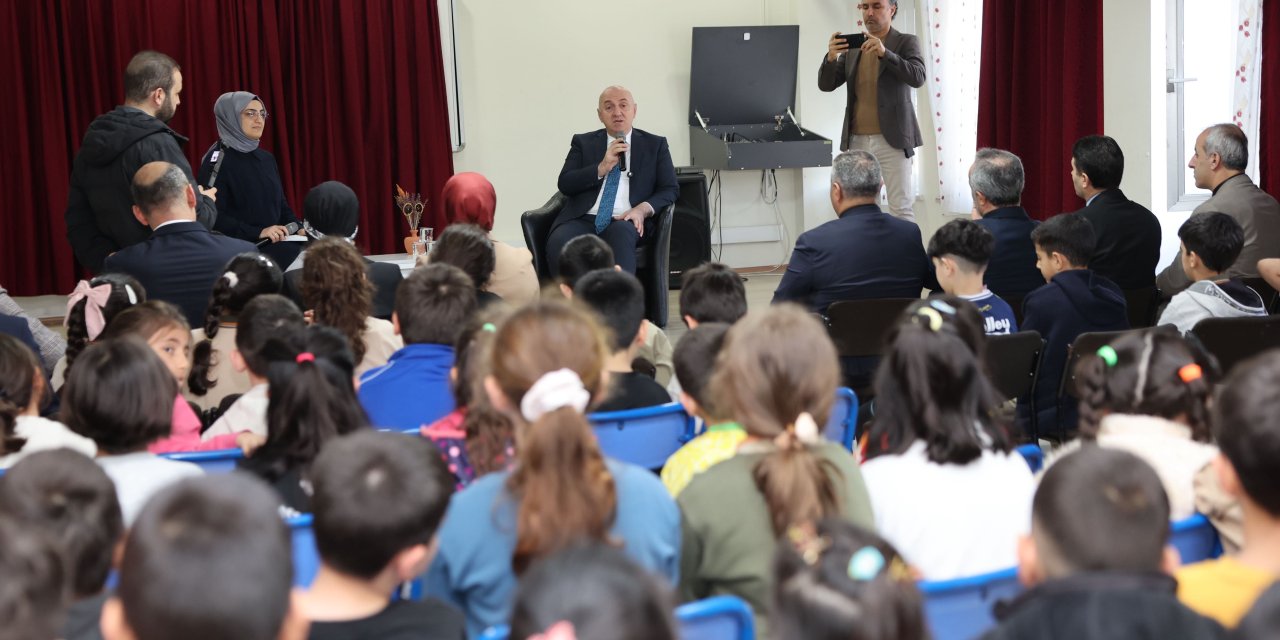 Bıyık’tan öğrencilere Yerel Yönetimler dersi