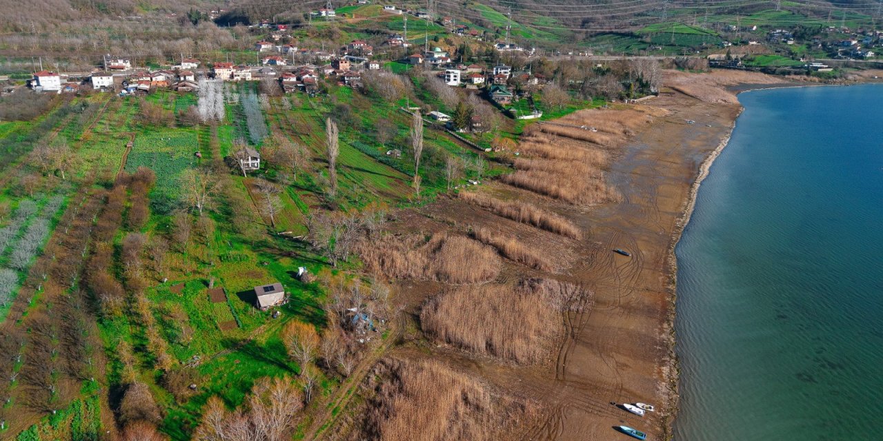 Sapanca Gölü'nde kaçak   yapı yıkım çalışmaları