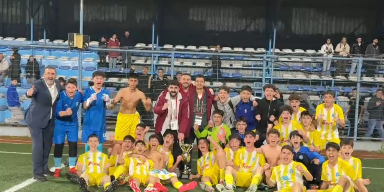 Çayırova Gençlerbirliği Sezonu 3 Kupayla Kapattı