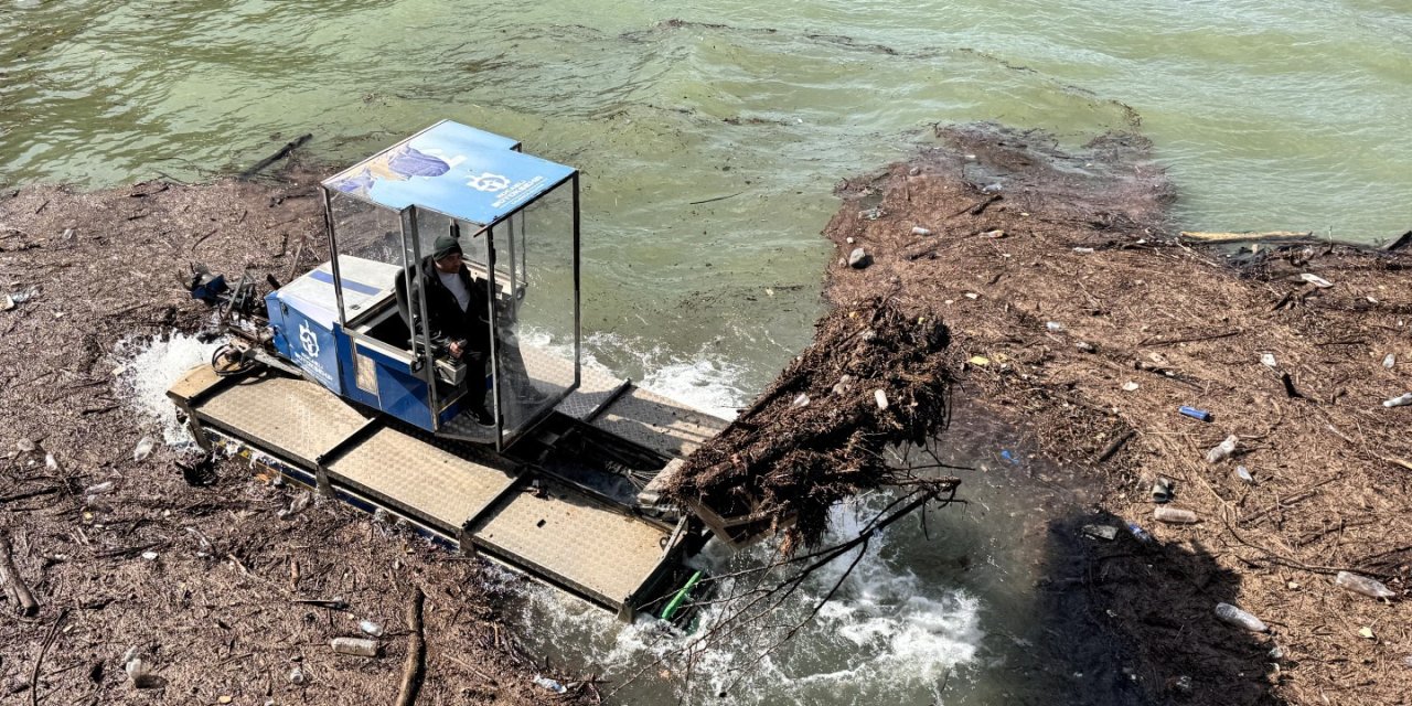 Yuvacık Barajı'ndan  9 kamyon atık çıkarıldı