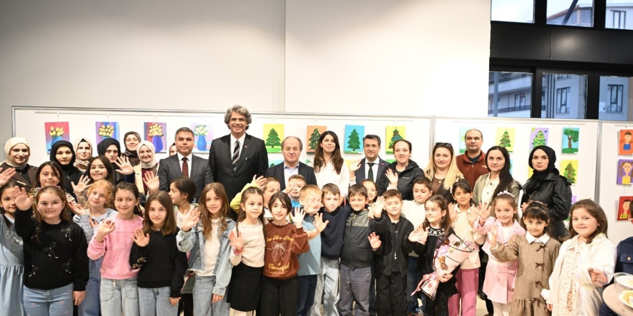 Minik Ressamlardan Görkemli Sergi