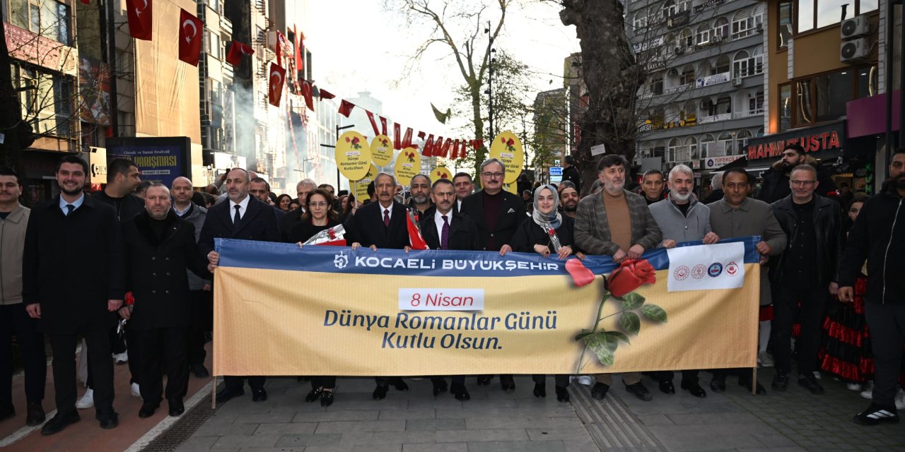 “İlle de Roman olsun” Kent Meydanı’nı salladı