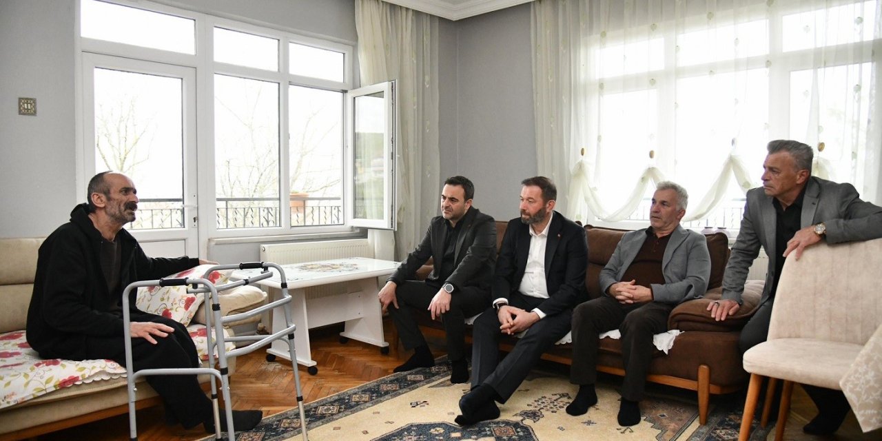 Özlü'den hastalara moral ziyareti