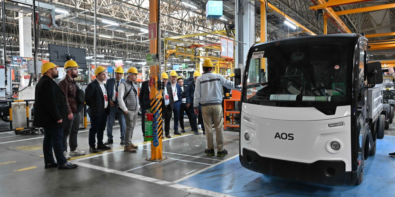 Anadolu Isuzu Üst Yapıcı İş Ortaklarıyla Kocaeli Fabrikasında Bir Araya Geldi