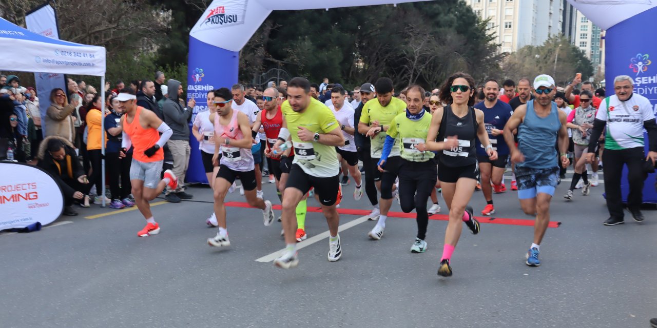 Ataşehir'de bir ilk: 1200 sporcu Ata Koşusu'nda ter döktü
