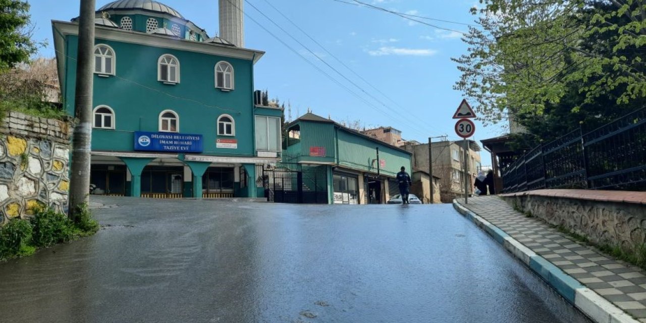 Sokaklar sabunlu suyla yıkandı