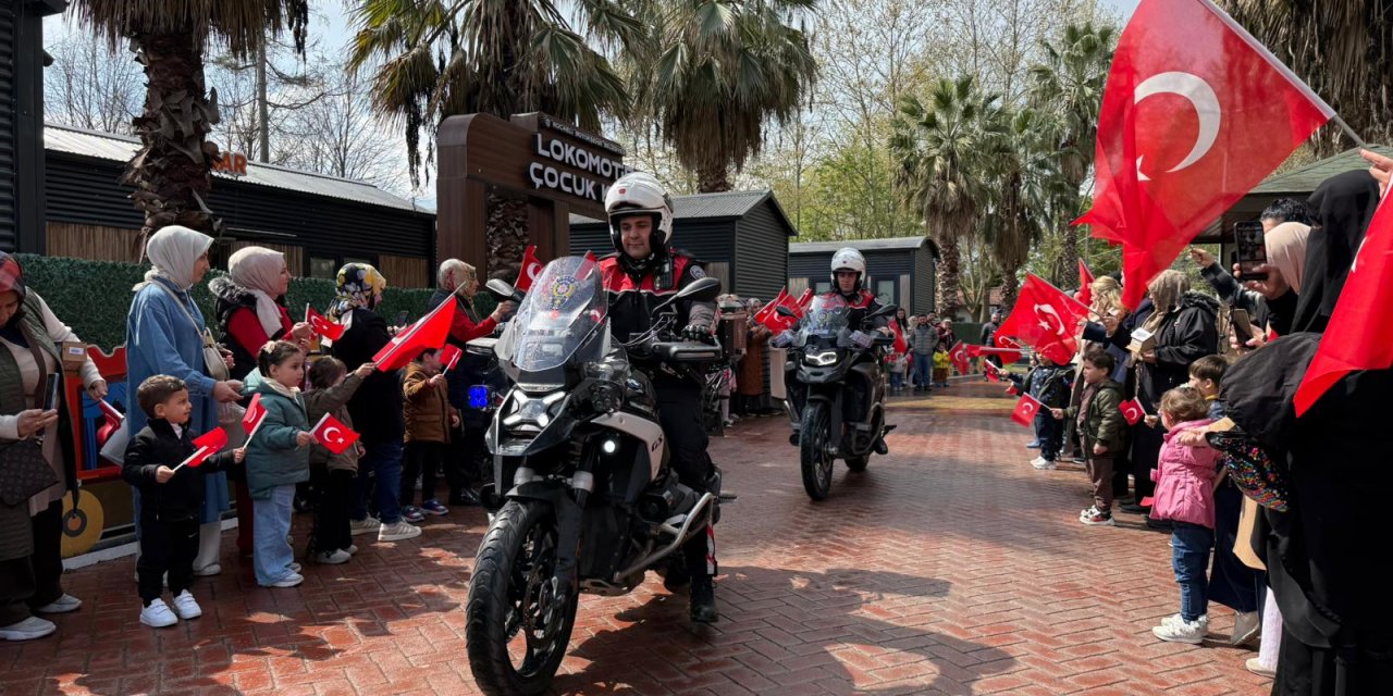 Yunus polisleri, çocukların gönlünü fethetti