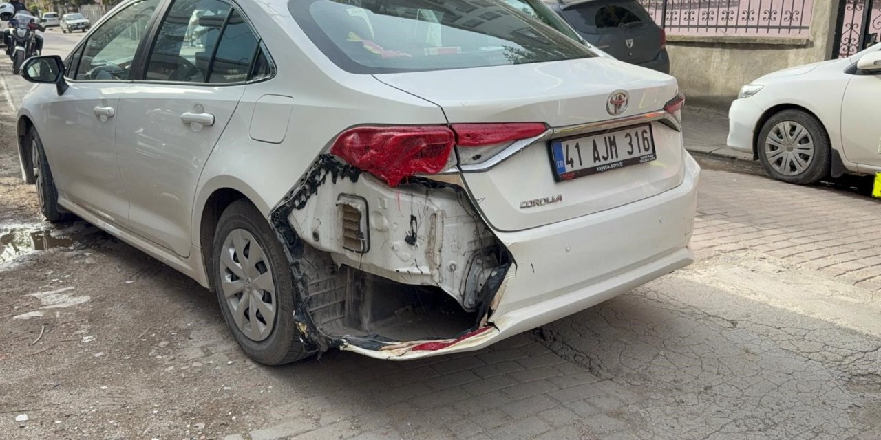 Patlayan doğal gaz kutusu araca sıçradı